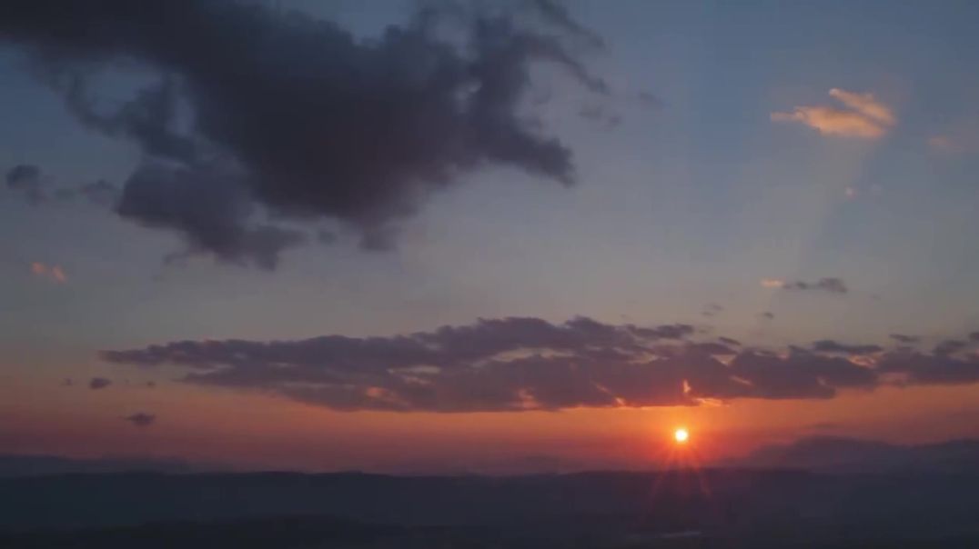 Cinematic Golden Hour Sunset Over Mountains – Free Stock Footage B-Roll for Nature Documentaries, Vl